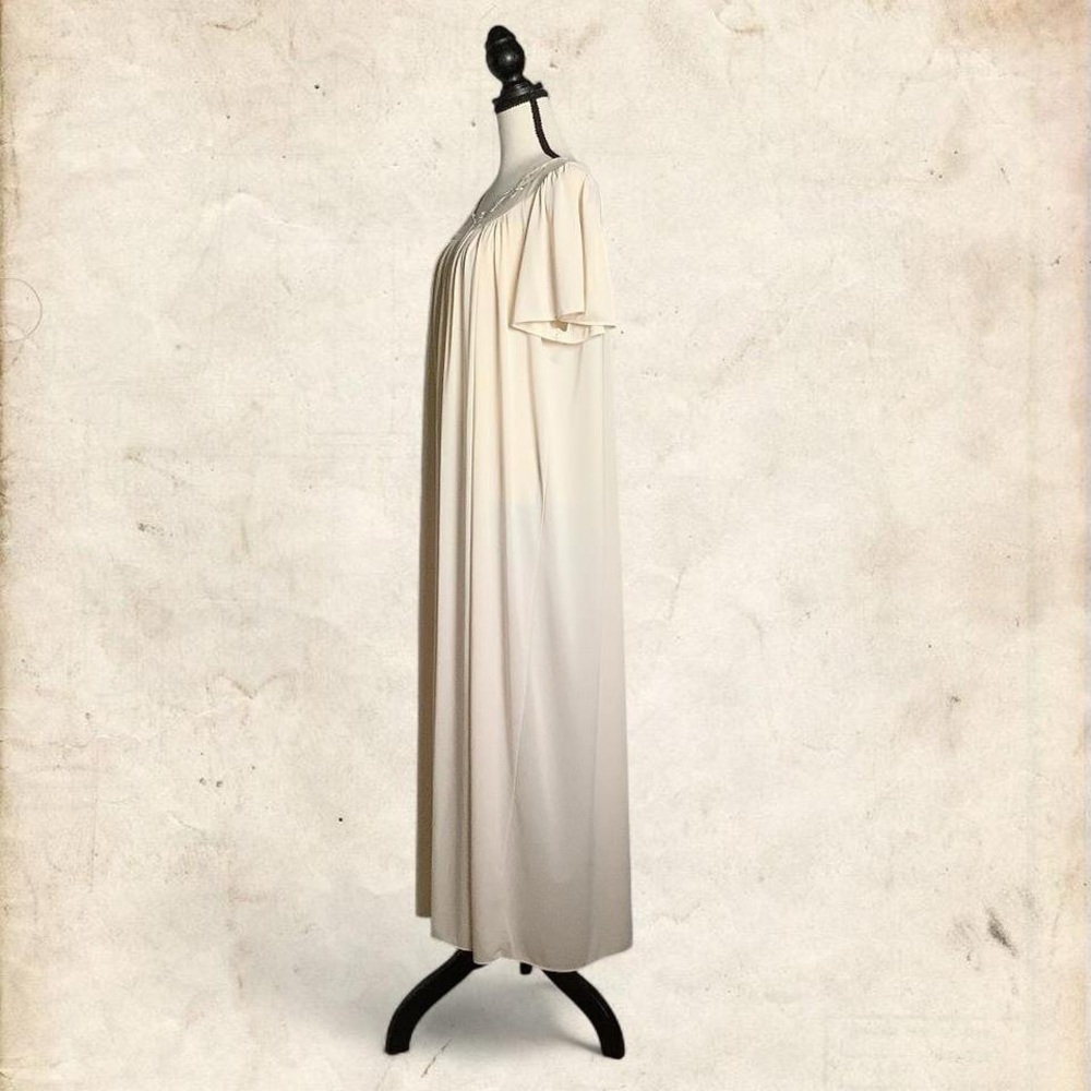 Miss Elaine Cream Maxi Nightgown - Picture 3 of 7